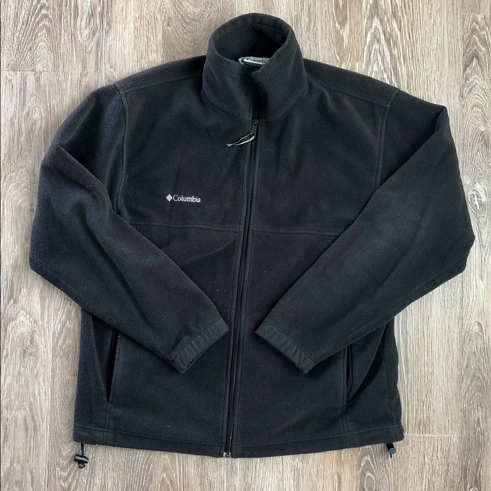 Men’s black Columbia fleece. Size large.